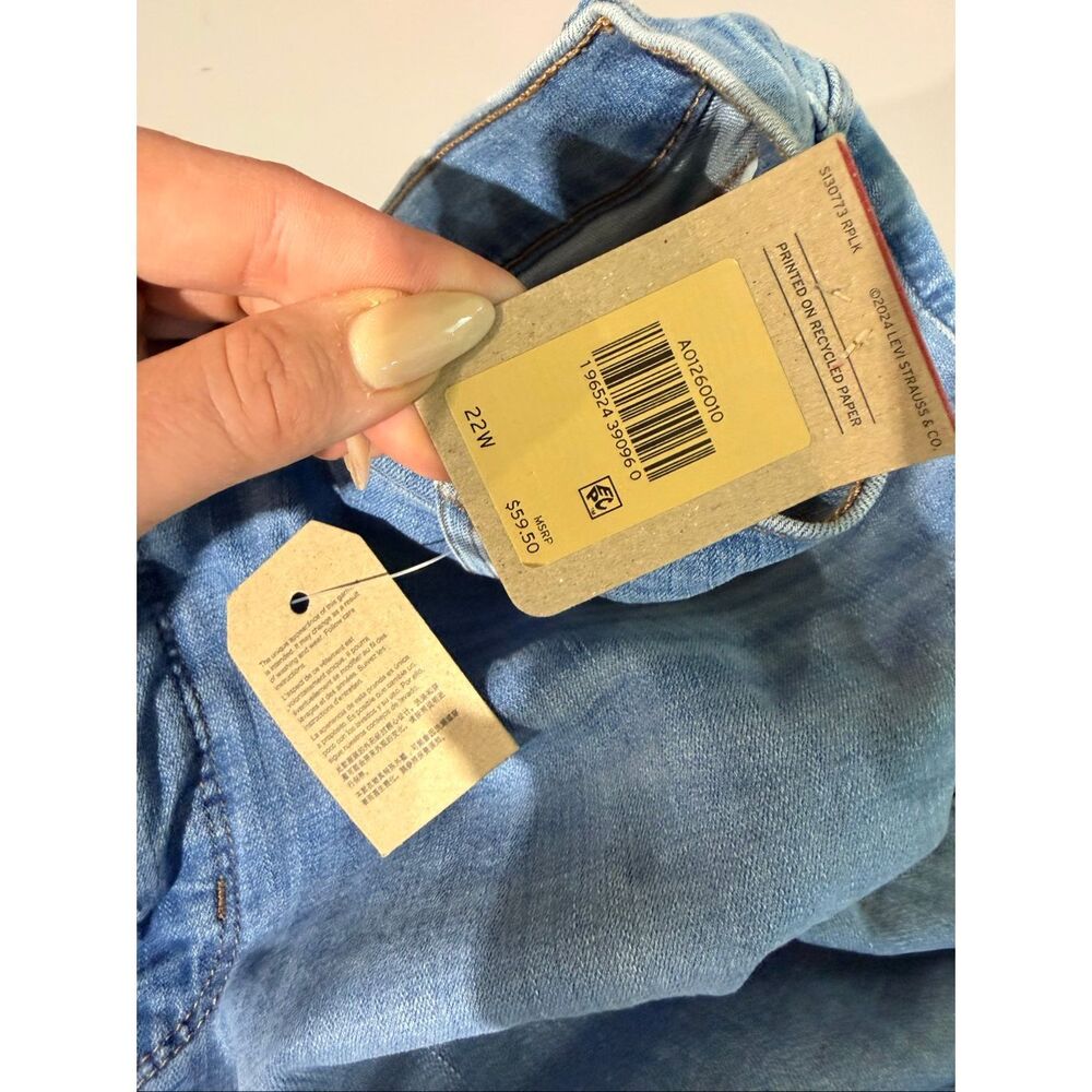 Levi's 311 Shaping Skinny Capri Jeans Lapis Level Light Wash 22W - Picture 6 of 6